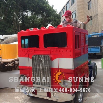 上海升美卡通雕塑擎天柱卡车模型玻璃钢雕塑 商场户外树脂景观雕塑美陈定制